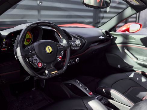 Used 2019 Ferrari 488 Spider Base image 2