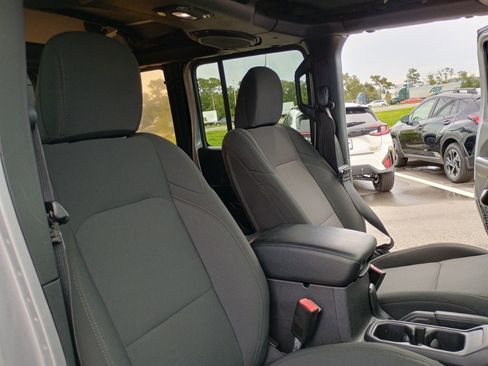 Used 2018 Jeep Wrangler Unlimited Sport image 23