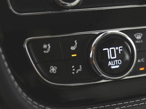 Used 2025 Bentley Bentayga Extended Wheelbase image 50