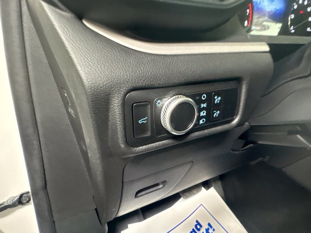 Used 2023 Ford Explorer XLT AWD/4WD image 26