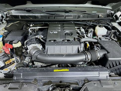 Used 2022 Nissan Frontier Pro-X w/ Technology Package image 9