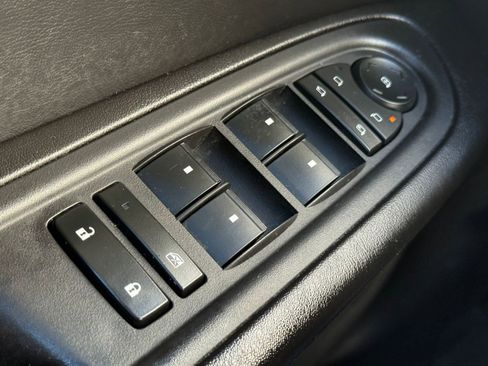 Used 2015 GMC Acadia Denali image 25