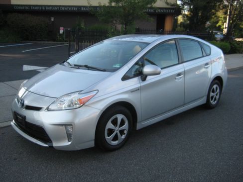 Used 2012 Toyota Prius Three image 1