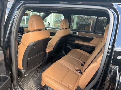 Used 2024 Hyundai Santa Fe Limited image 11