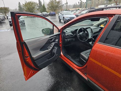 Used 2025 Subaru Crosstrek 2.5i Limited w/ Crosstrek Mirror Package image 18