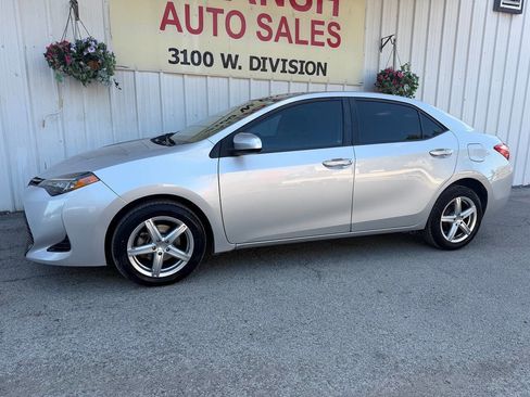 Used 2017 Toyota Corolla LE FWD image 8
