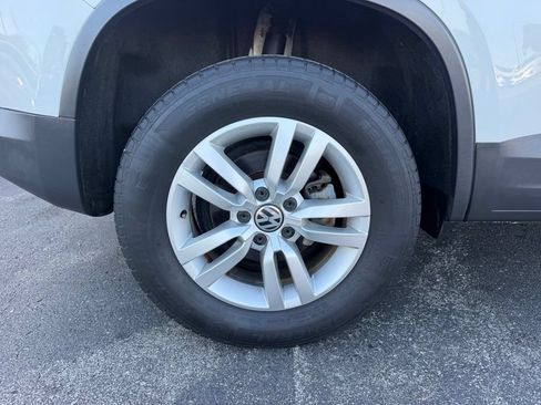Used 2017 Volkswagen Tiguan S FWD image 22