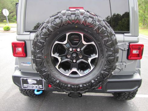 Used 2022 Jeep Wrangler Unlimited Rubicon 4xe w/ Cold Weather Group AWD/4WD image 32