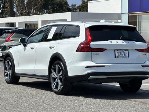 Certified 2025 Volvo V60 B5 Cross Country Plus AWD/4WD image 6