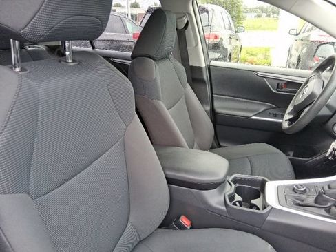 Used 2019 Toyota RAV4 LE w/ Carpet Mat Package AWD/4WD image 12