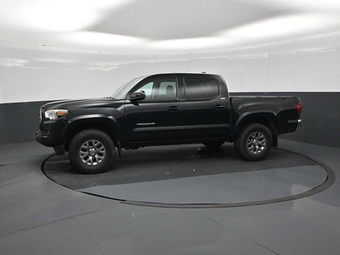 Used 2019 Toyota Tacoma SR5 AWD/4WD image 4