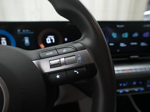 Used 2024 Hyundai Kona SEL AWD/4WD image 18