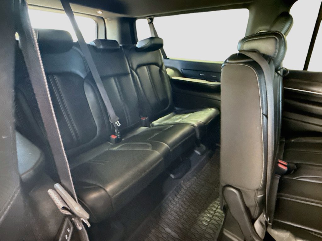 Used 2024 Jeep Wagoneer L Series II w/ Flexible Seating Group AWD/4WD image 28
