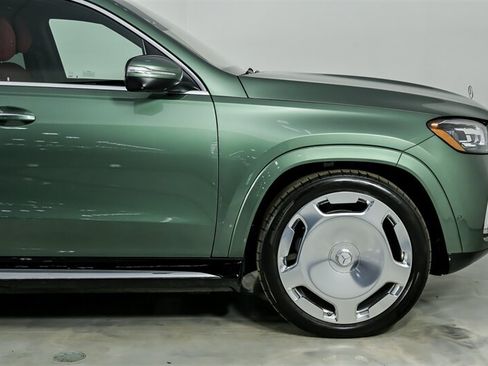 Used 2025 Mercedes-Benz Maybach GLS 600 4MATIC image 15
