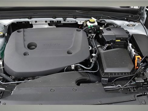 Certified 2025 Volvo XC40 B5 Core w/ Protection Package Premier image 25