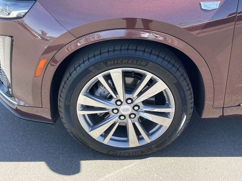 Used 2023 Cadillac XT6 Premium Luxury image 33