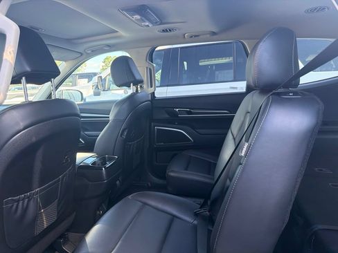 Used 2025 Kia Telluride S FWD image 12