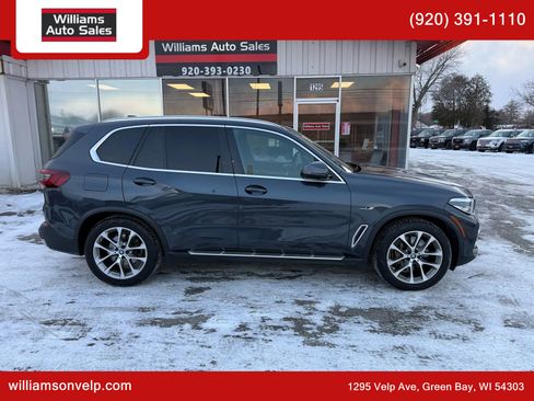 Used 2022 BMW X5 xDrive45e w/ Parking Assistance Package image 3