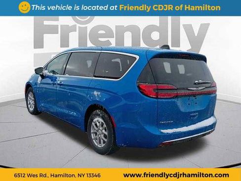 New 2026 Chrysler Pacifica Select image 3