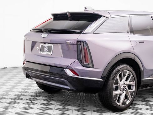 New 2026 Cadillac Optiq Luxury 1 image 35