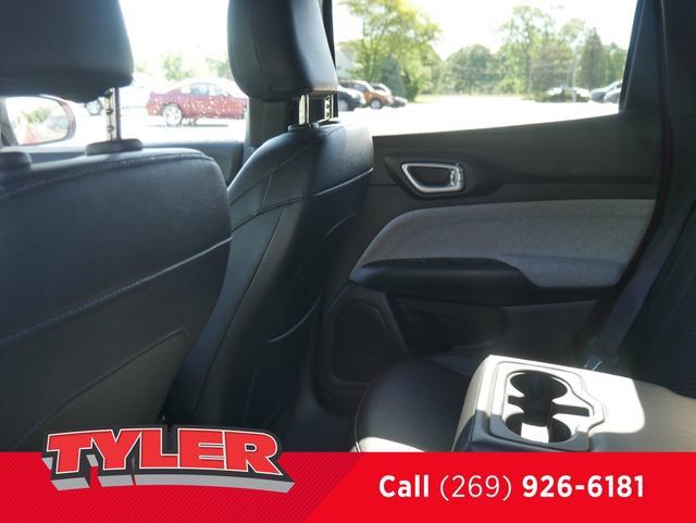 Used 2024 Jeep Compass Latitude AWD/4WD image 40