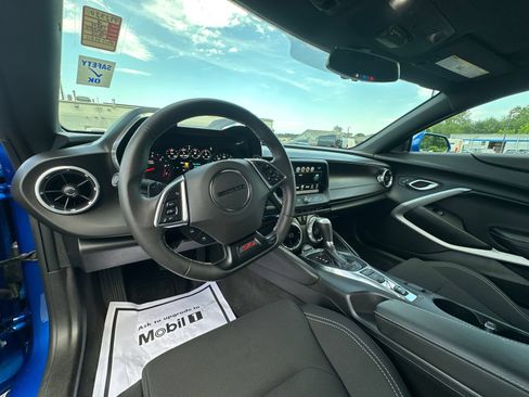 Used 2018 Chevrolet Camaro SS RWD image 13