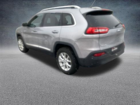 Used 2017 Jeep Cherokee Latitude image 4