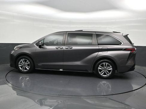 Used 2021 Toyota Sienna Limited FWD image 2