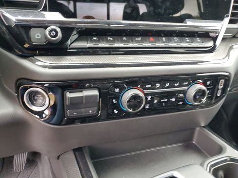 Used 2025 Chevrolet Silverado 1500 ZR2 w/ Technology Package image 28