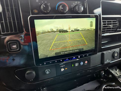 Used 2023 Chevrolet Express 2500 image 3