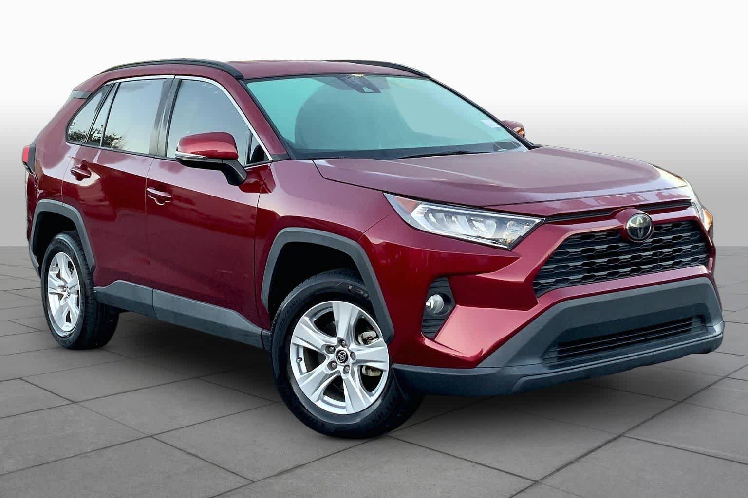 Used 2021 Toyota RAV4 XLE FWD image 3