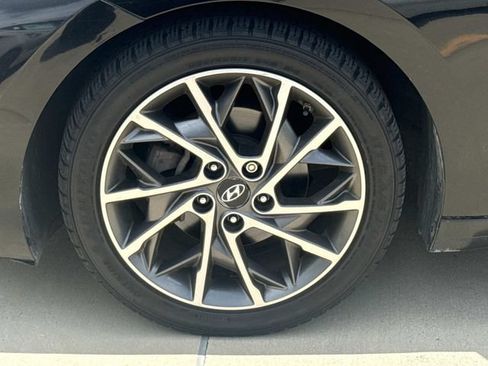 Used 2020 Hyundai Elantra Limited FWD image 5