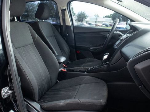 Used 2017 Ford Focus SE FWD image 11