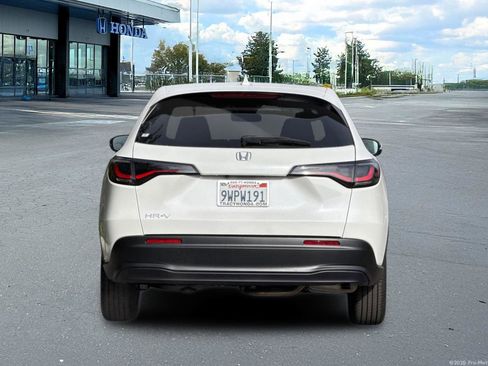 Certified 2026 Honda HR-V LX image 7