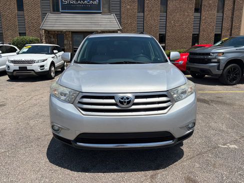Used 2012 Toyota Highlander FWD w/ Tech Pkg image 2
