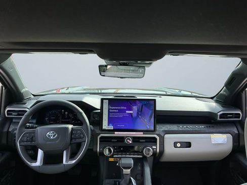 Used 2025 Toyota Tacoma Limited image 11