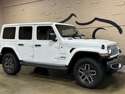 Used 2024 Jeep Wrangler Unlimited Sahara w/ Technology Group AWD/4WD image 2
