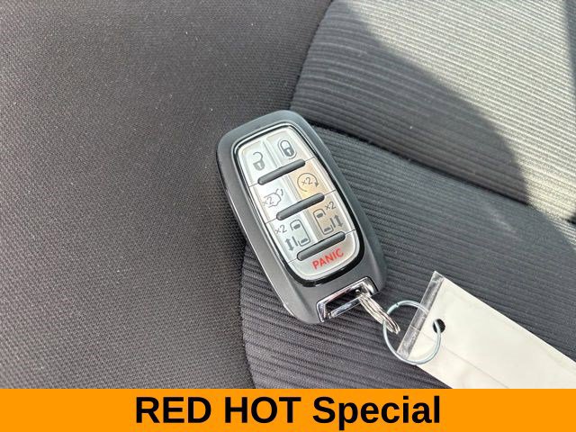 Used 2023 Chrysler Pacifica Touring FWD image 44