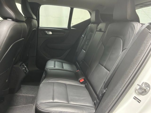 Used 2025 Volvo XC40 B5 Core AWD/4WD image 10