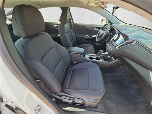 Used 2025 Chevrolet Malibu LT FWD image 19