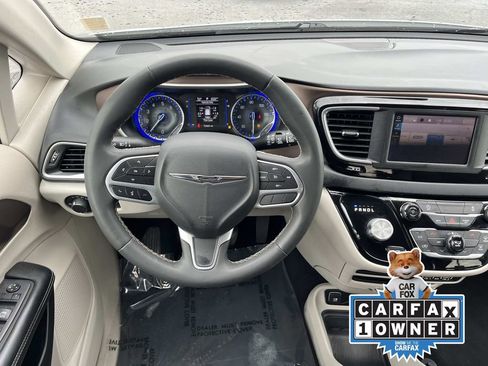 Used 2023 Chrysler Voyager LX image 11