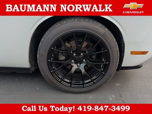 Used 2013 Dodge Challenger SXT RWD image 9