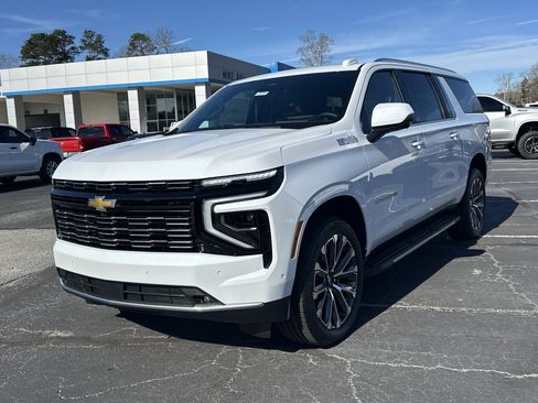 New 2026 Chevrolet Suburban High Country w/ Sun And Tow Package RWD image 5