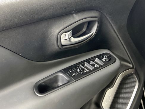 Used 2022 Jeep Renegade Latitude image 18