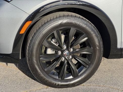 Used 2025 Buick Envista Sport Touring w/ Advanced Safety Package image 9