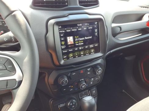 Used 2023 Jeep Renegade Trailhawk image 9