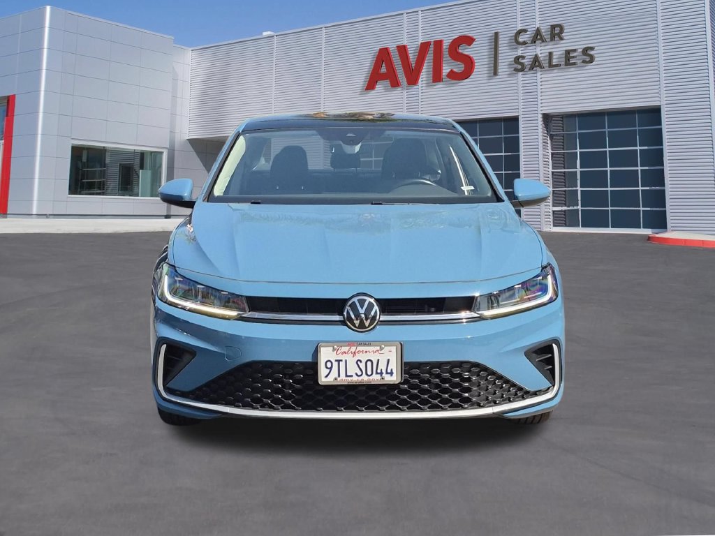 Used 2025 Volkswagen Jetta SE FWD image 2