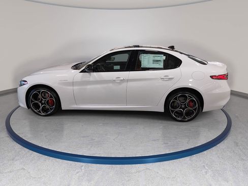 New 2025 Alfa Romeo Giulia AWD w/ Veloce Package AWD image 8