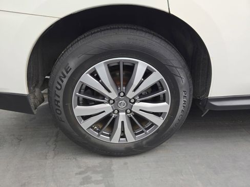 Used 2019 Nissan Pathfinder SV FWD image 17