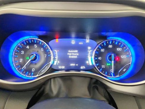 Used 2023 Chrysler Pacifica Touring-L FWD image 27